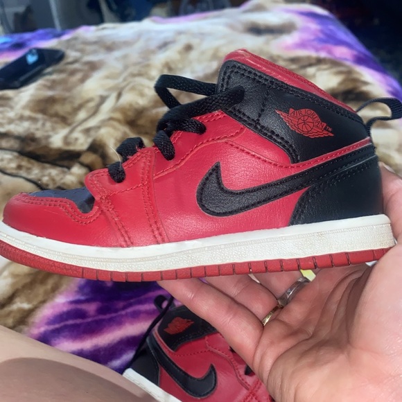 Air Jordan 1’s toddlers - Picture 3 of 6